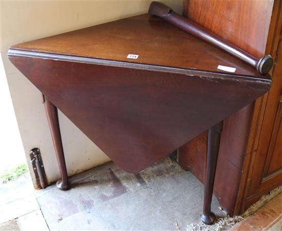 Mahogany corner drop leaf table